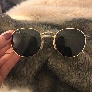 Worn once, excellent condition round ray bans